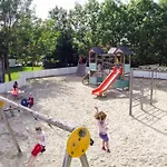 Camping La Haie Penée ****